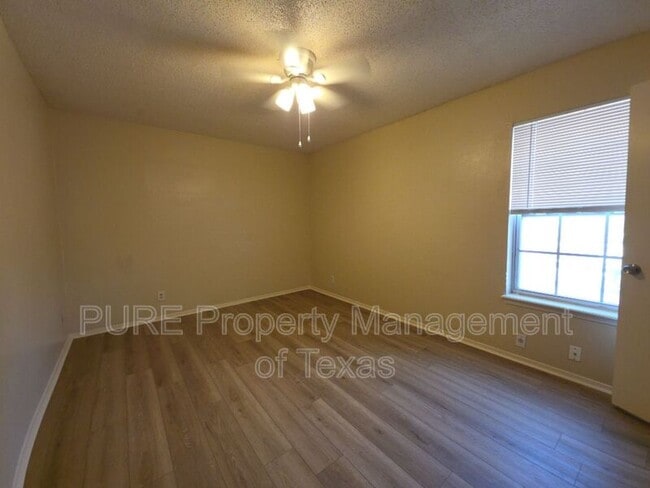 Building Photo - 5808 Wellington Dr