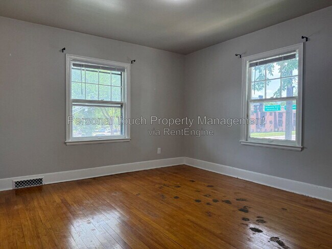 Building Photo - 704 8th St S