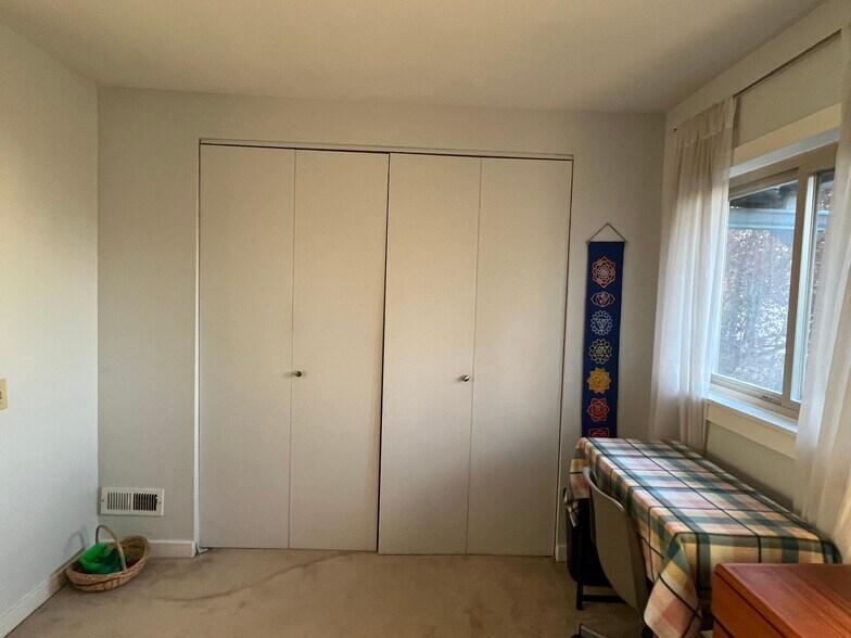 Building Photo - 6057 34th Ave NE