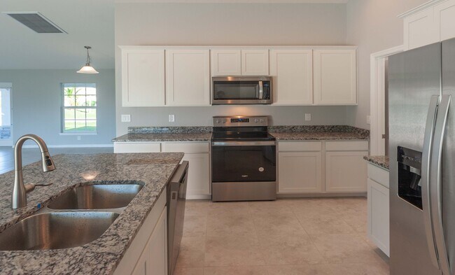 Building Photo - 1222 NE 10th St