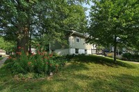 Building Photo - 3 BR, 2BA Home On Large Corner Lot - AVAIL...