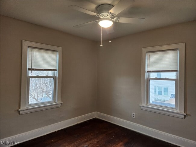 Building Photo - 529 E Cuyahoga Falls Ave