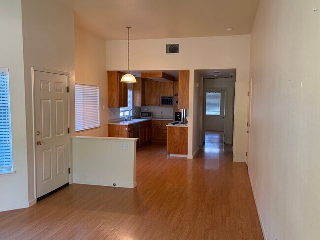 Building Photo - North Davis Charming 2 Bed 1 Bath - Available August 2026