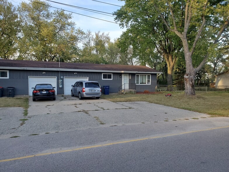 Front of Duplex - 863 E Elmwood Ave