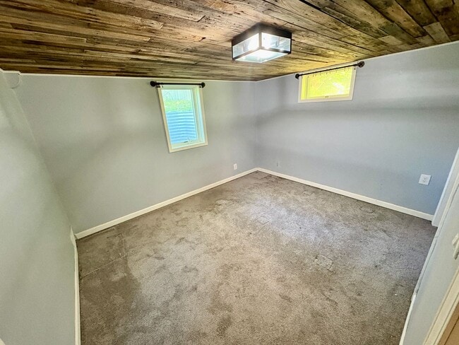 Building Photo - 4 Bedroom 2 Bathroom house