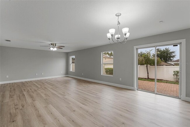 Building Photo - 13550 Laranja St