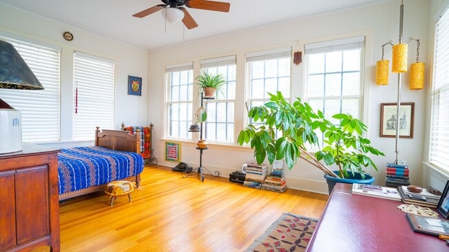 Building Photo - J19(A-B)