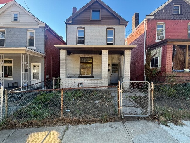 Building Photo - Updated flooring, finished basement, and g...