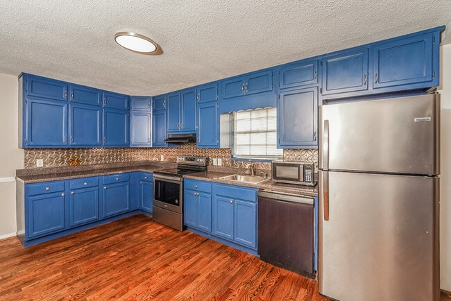 Building Photo - 2428 Briarcliff Dr