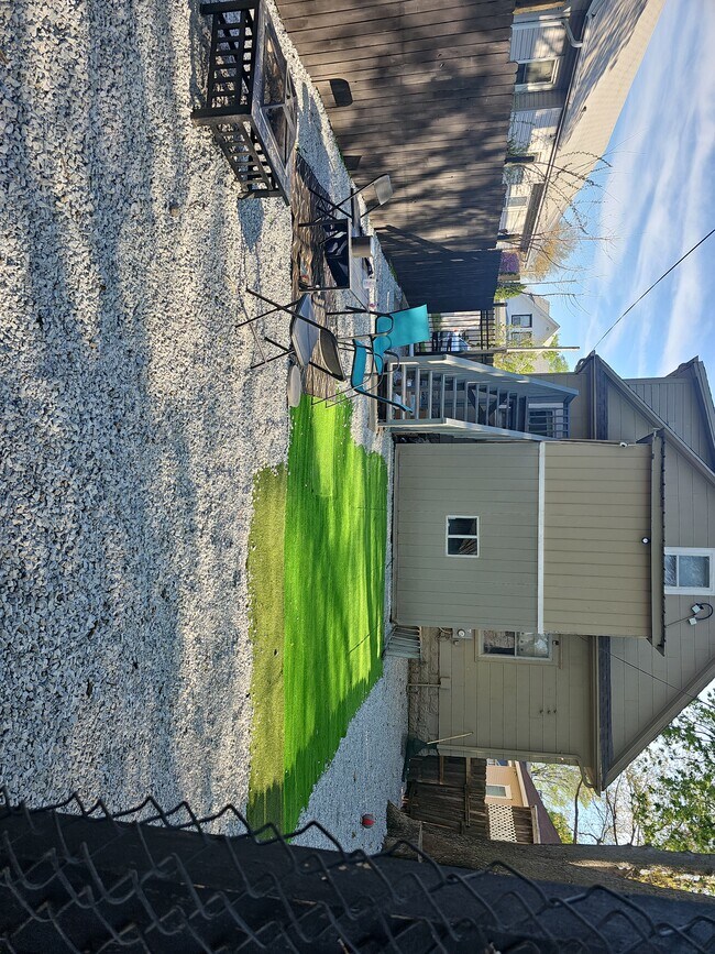 Building Photo - Home