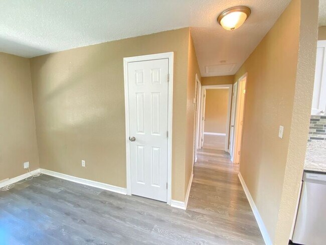 Building Photo - 908 Teatro Ct