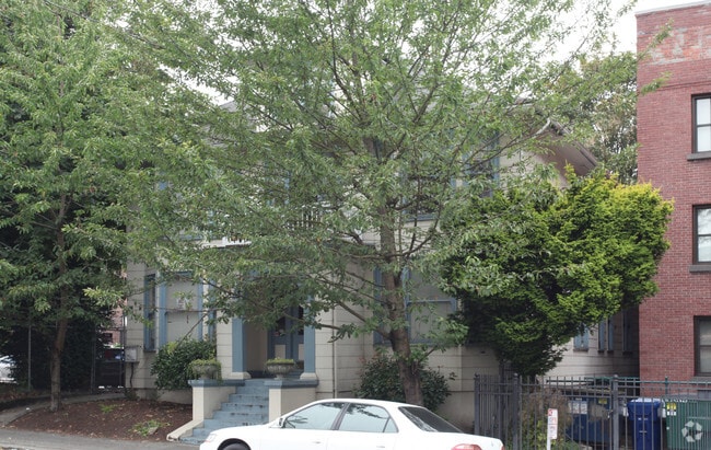 Primary Photo - Belmont Apartments