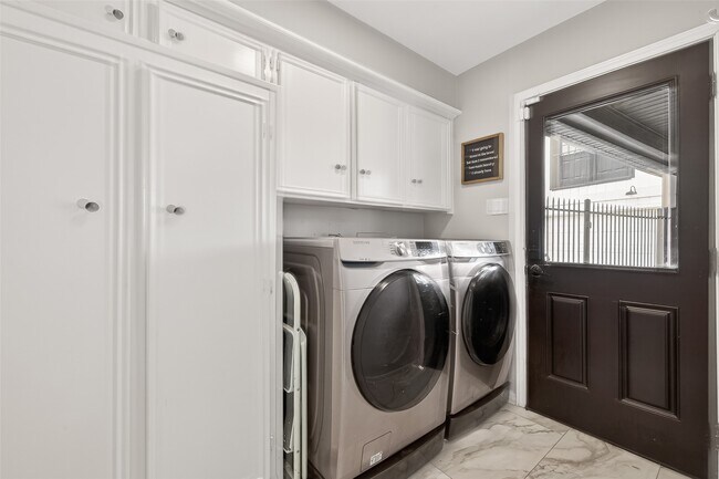 Building Photo - 707 Montclair Blvd