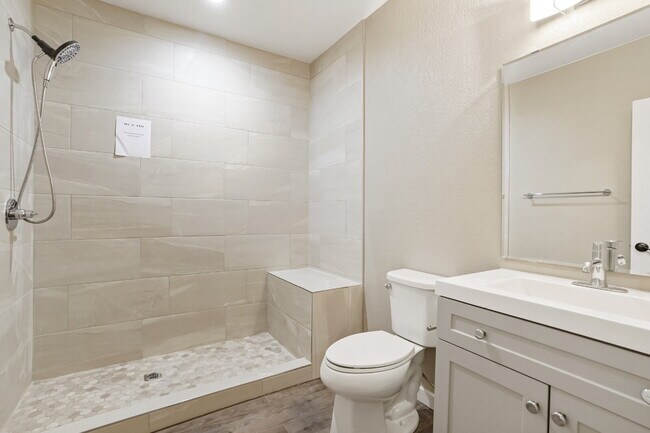 Building Photo - Beautiful 3 Bedroom - 3 1/3 Bathroom Home ...