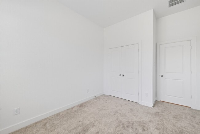 Building Photo - 211 Amaranth Wy