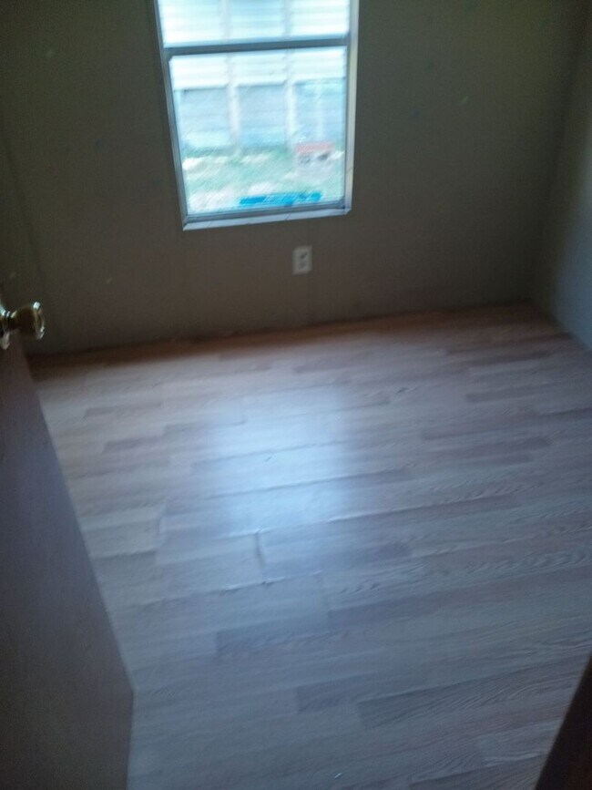 Building Photo - Spartanburg, 2 bedrooms, 1 bath. $700 a mo...