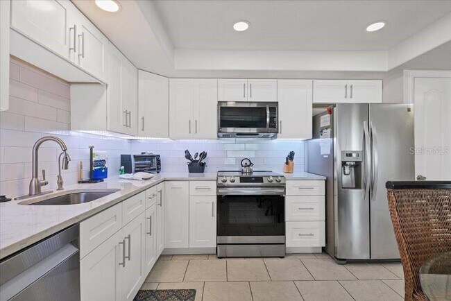 Building Photo - 6154 Midnight Pass Rd