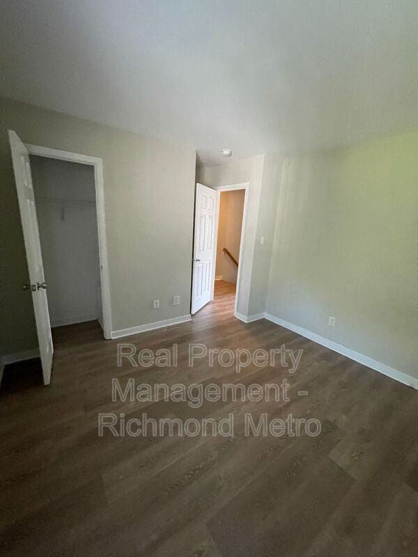 Building Photo - 1802 Parkwood Ave