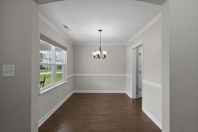 Building Photo - Bridgeport Beauty with Bonus Room