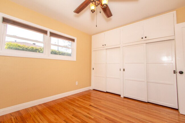 Building Photo - Well Maintained & Bright Detached 2 bed / 1 bath Home In Quiet Neighborhood of North Park - Peak ...