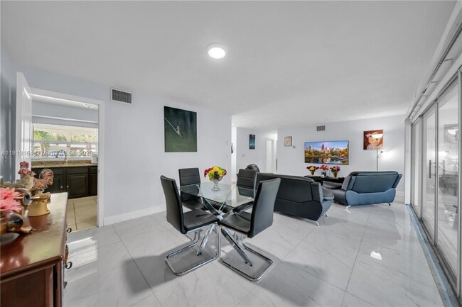 Building Photo - 246 SE 44th St