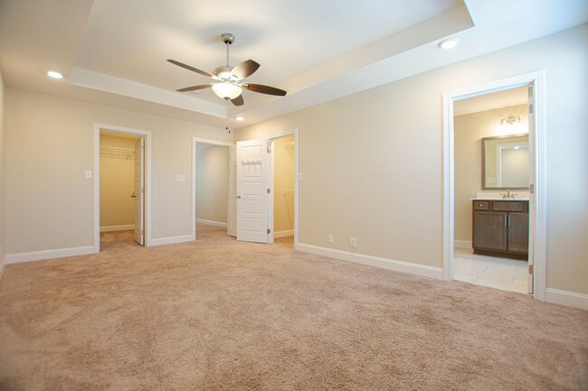 Building Photo - Pet Friendly Three Bedroom!