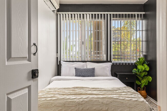 Building Photo - 10777 Ashton Ave