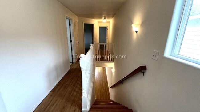 Building Photo - Bright, Spacious 3BR Home Near MAX – A/C, ...