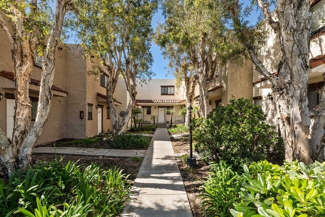 Building Photo - "Coming Soon" Awesome corner 2 Bedroom 2 Bath Townhome with large private patio (AC/Pool/Gated Pa...
