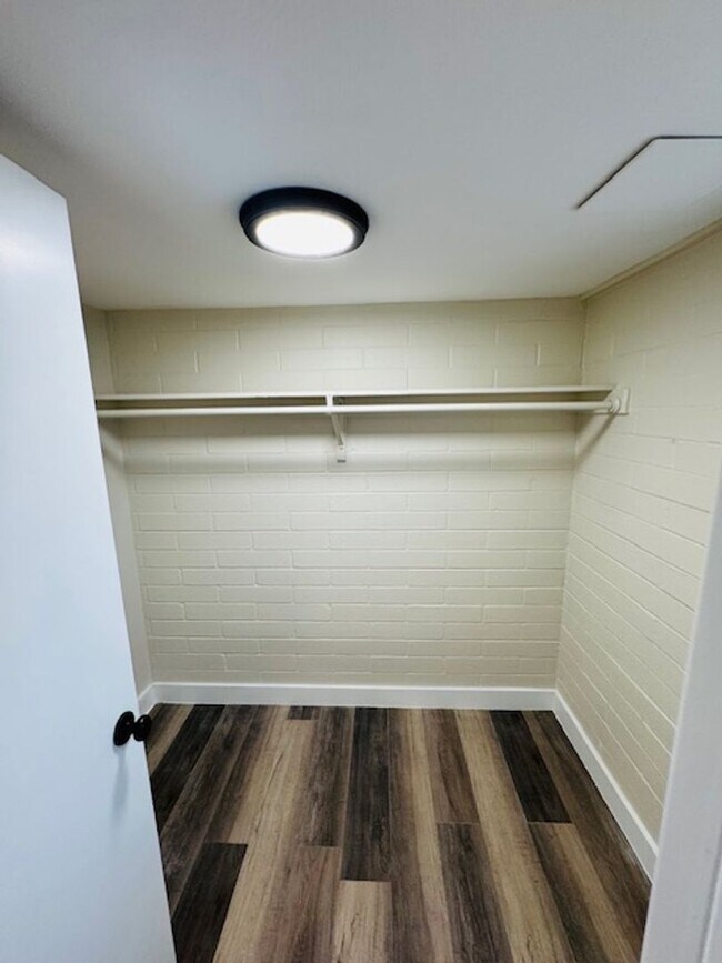 Building Photo - Sunnyslope Apartments