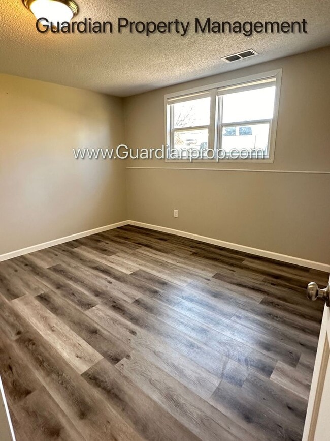 Building Photo - Champlin Single Family Home, Large Fenced Yard, Deck, 2 Car Garage,  Video Tour