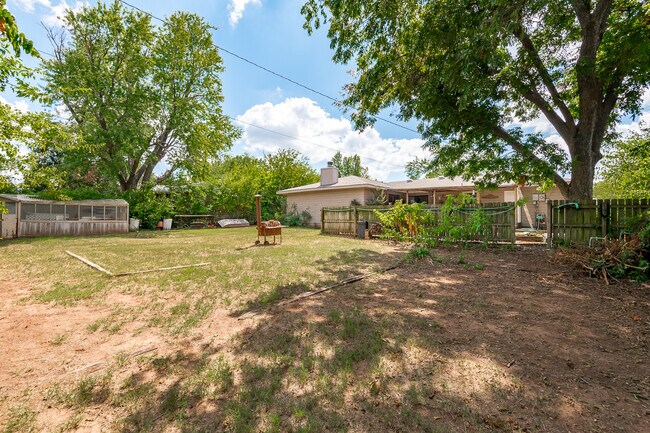 Building Photo - 27 Summit Cir