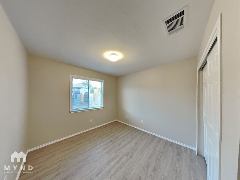 Building Photo - 5644 Brougham Way