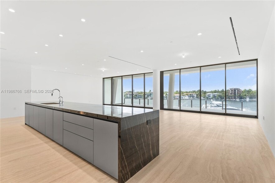 Building Photo - 5 Grove Isle Dr