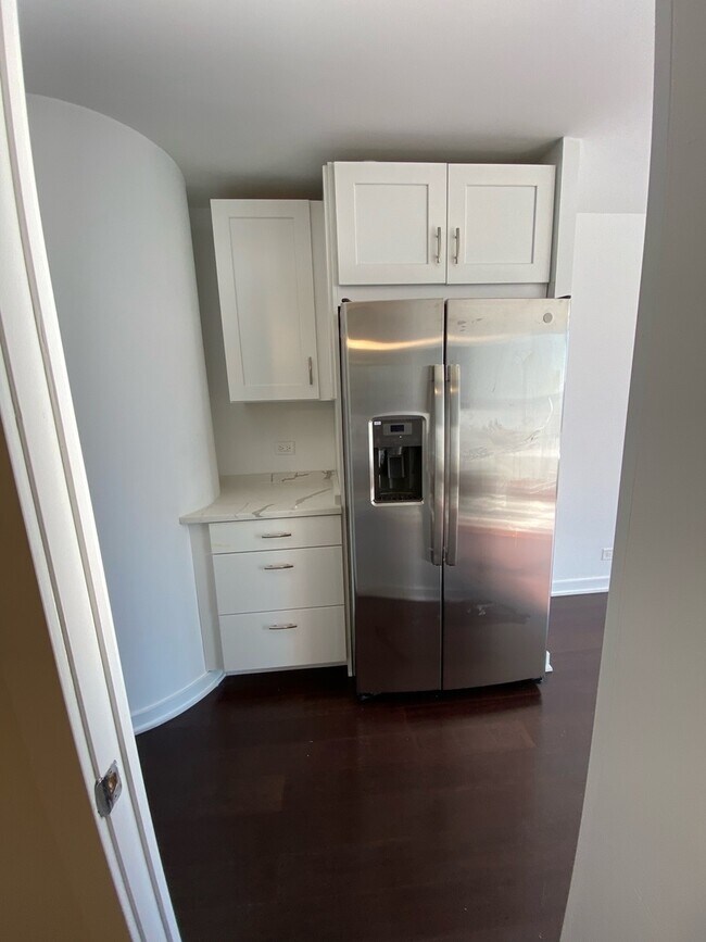 Building Photo - 505 N Lake Shore Dr