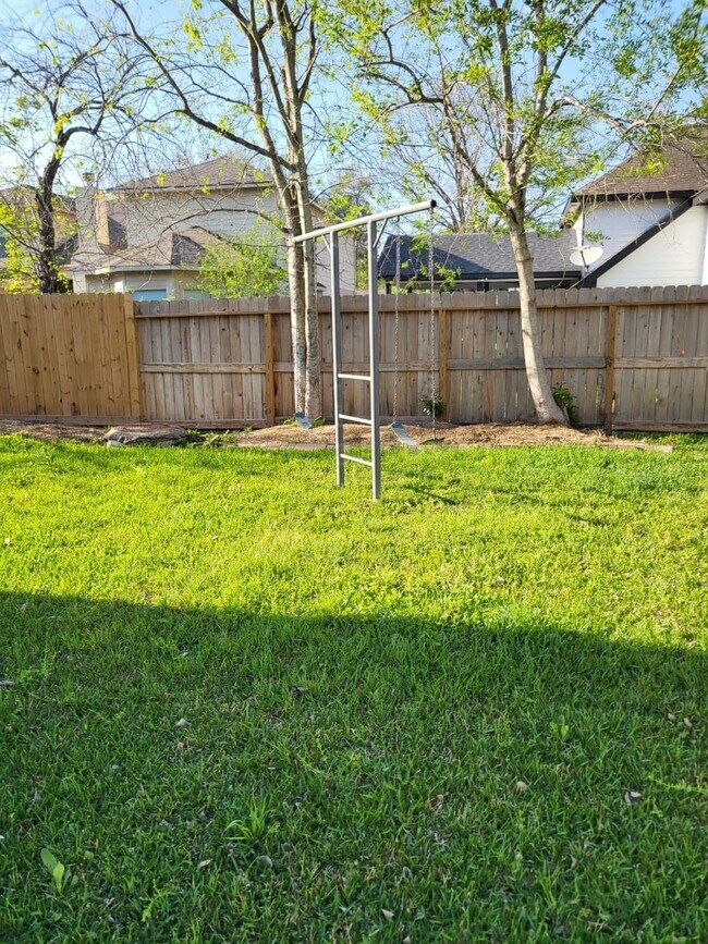 Building Photo - 14810 Rancho Vista Dr