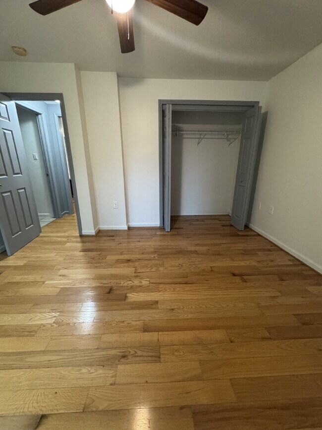Building Photo - Fully renovated 2 bed/1 bath home with fenced front yard