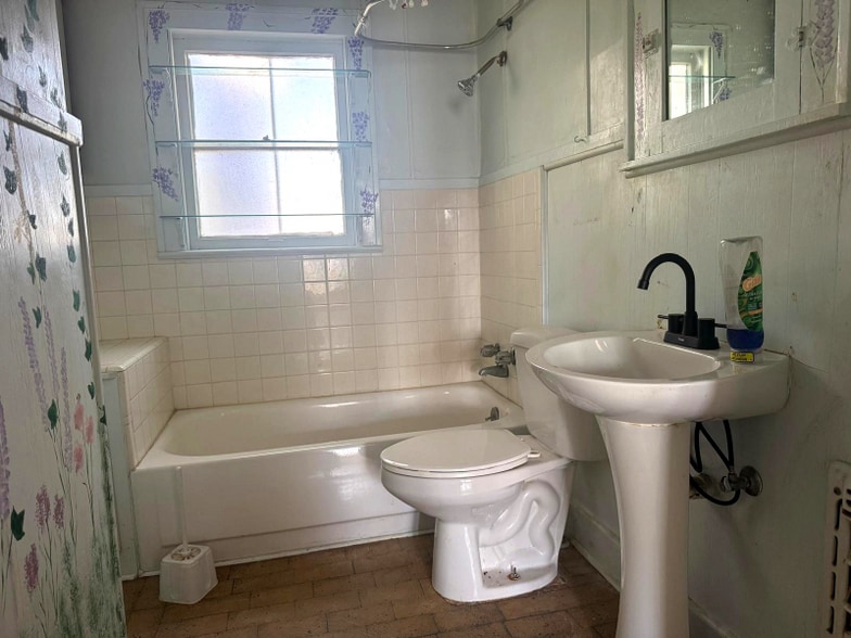 Building Photo - 2309 Houston St