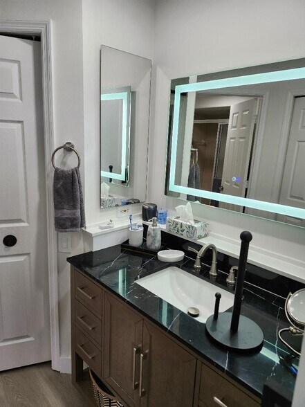 Master Bath - 13020 Amberley Ct