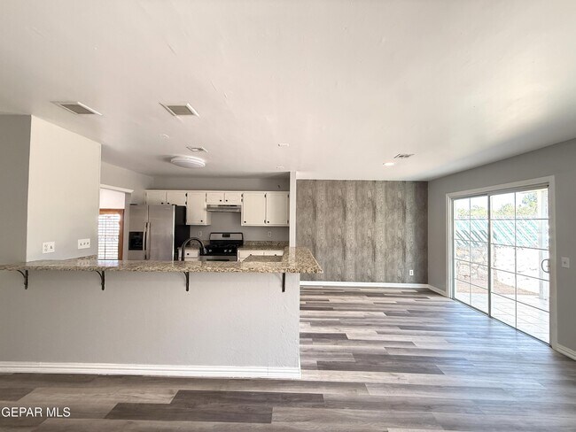 Building Photo - 10405 Ashwood Dr