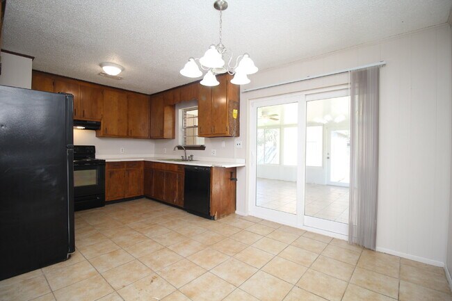 Building Photo - Great 4BR/2BA Home Near PSC Westside & NAS...