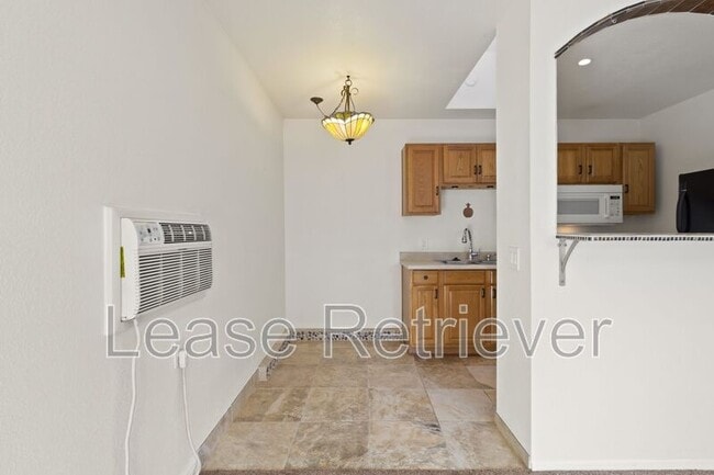 Building Photo - 1233 1/2 Fulton St