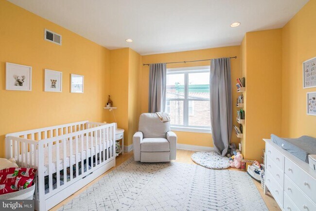 Building Photo - 2520 Kimball St