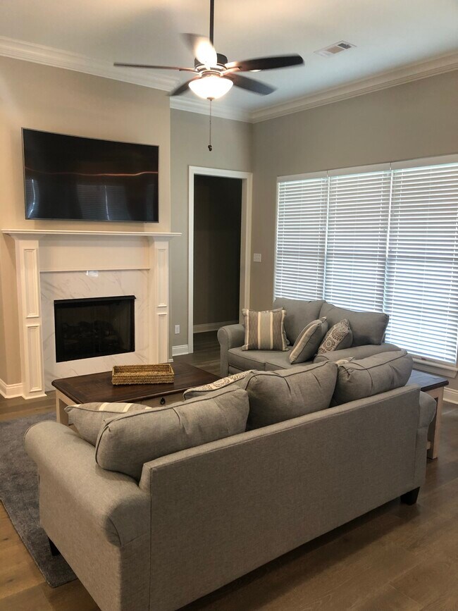 Building Photo - 5906 Settlers Dr