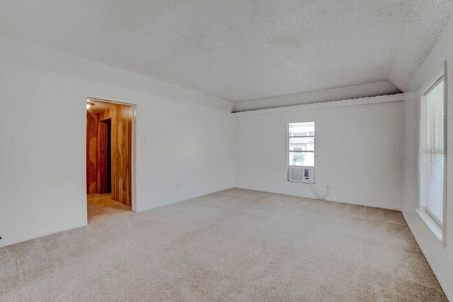 Building Photo - 2 Bedroom 2 Bath Home Near TU!