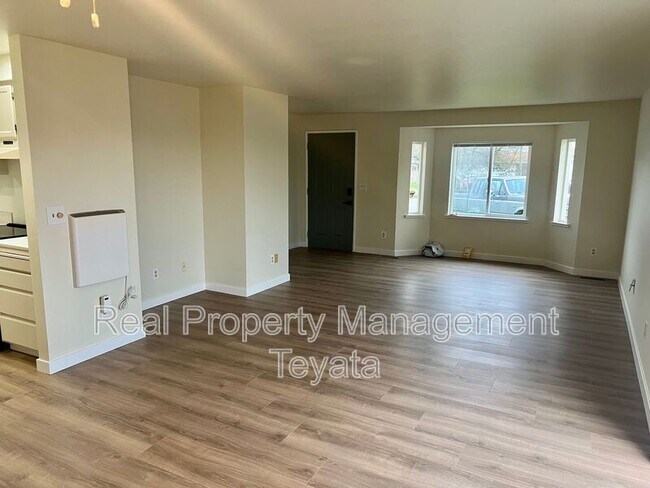 Building Photo - 902 S 22nd Ct