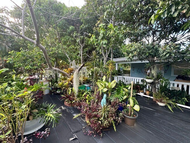 Building Photo - 104 NE 16th Ave