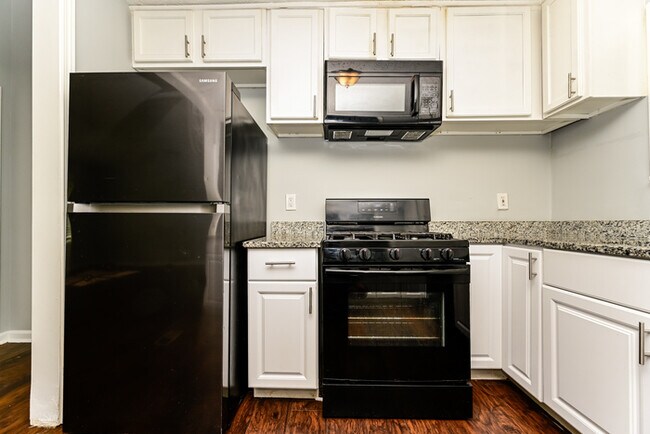 Building Photo - Fantastic 4bd/2ba home! Let yourself in!