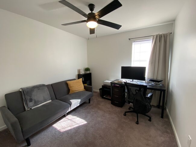 Building Photo - 2200 Parkside Dr