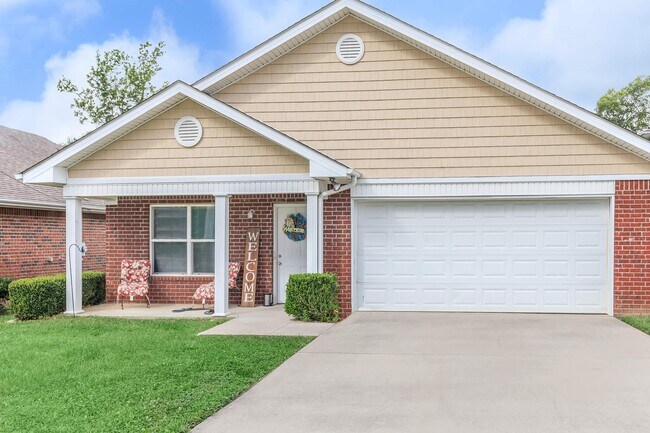 Building Photo - Clarktown Landing